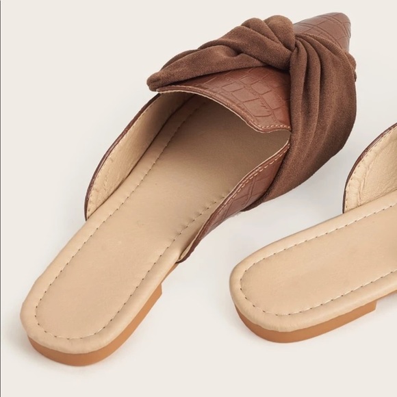 ❤️Croc Embossed Twist Flat Mules - Picture 3 of 8